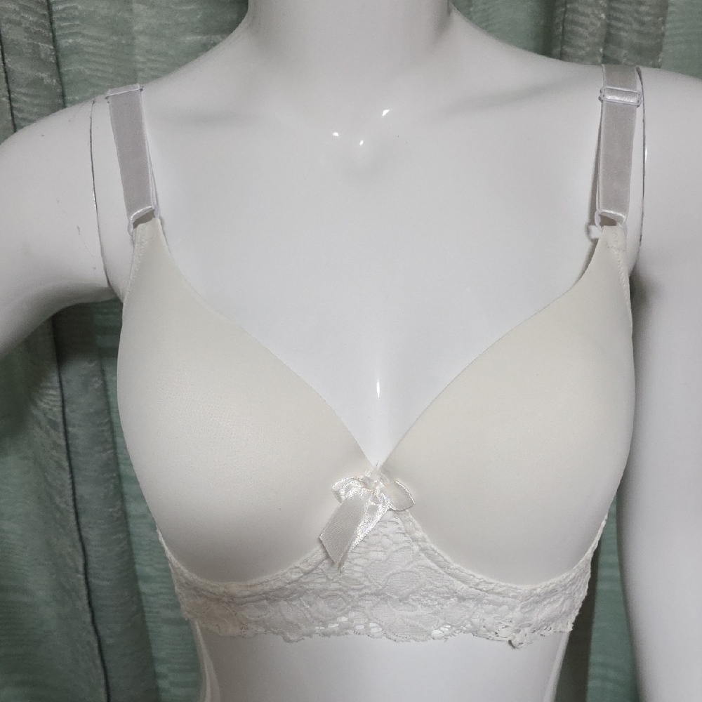 Elegant Cream Lace Trim Bra 2/20$